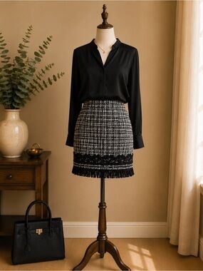 Rinascimento Made in Italy Black White Bouclé Tweed Fringe Lace mini Skirt Small